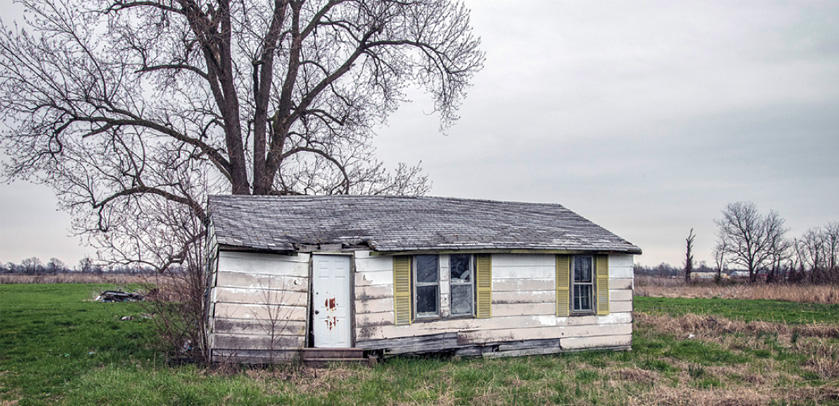 An old sharecropper cottage in the Missouri Bootheel (Lloyd DeGrane, 2018).